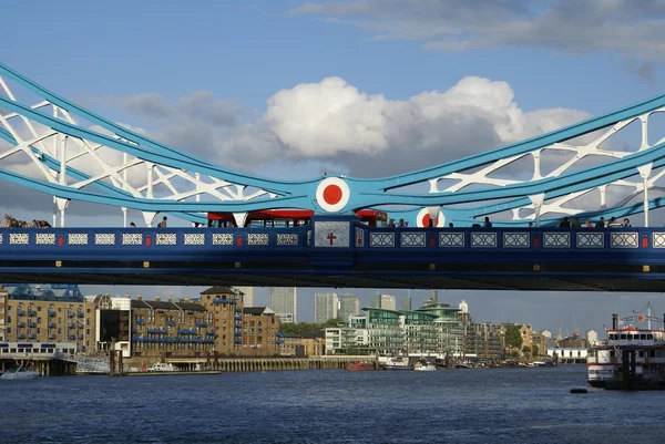 Tower Bridge sobre el río Támesis en Londres, Inglaterra —  Fotos de Stock