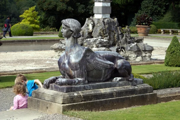 Esfinge no jardim do Palácio Blenheim em Woodstock, Oxfordshire, Inglaterra, Europa — Fotografia de Stock