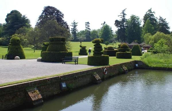 Hever Castle topiary garden in Hever, Edenbridge, Kent, England, Europe — Stock Photo, Image