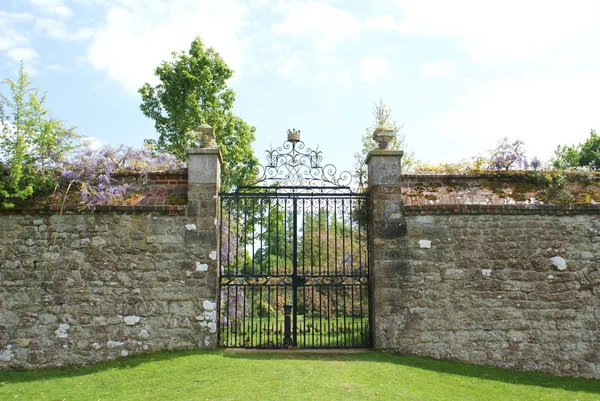 Dekoratif Ferforje kapı Mesajını ve altın taç ile