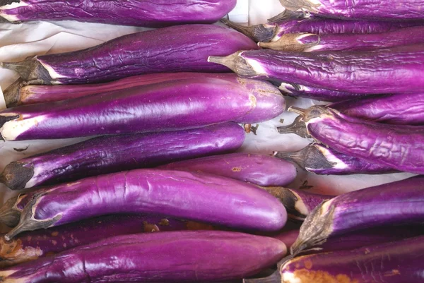 Förvara produkten av aubergine eller aubergine — Stockfoto