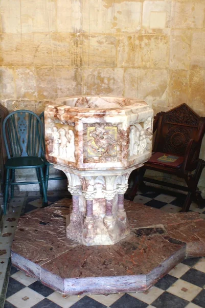 Sudeley kale kilise font. İngiltere'deki St. Mary Kilisesi yazı tipi — Stok fotoğraf