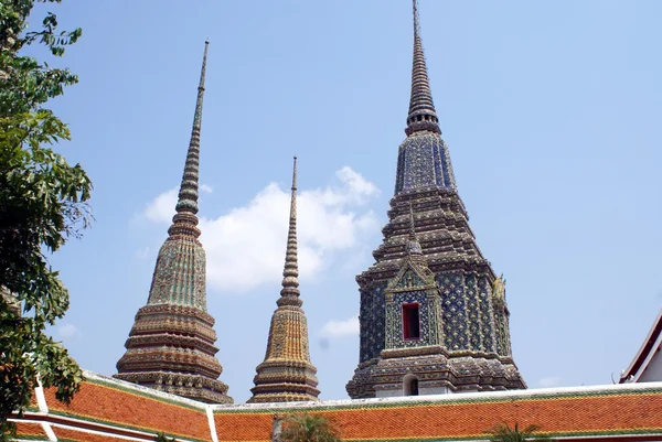 Stupa de Wat Pho. Le temple du Bouddha couché à Bangkok, Asie — Photo