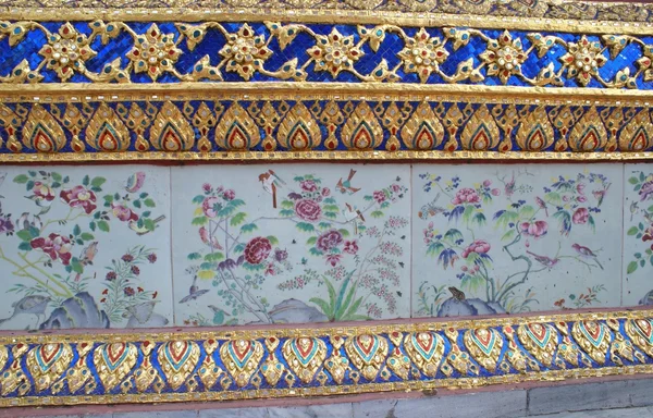 バンコク、タイ、アジアのエメラルドの仏の寺院の詳細 — ストック写真