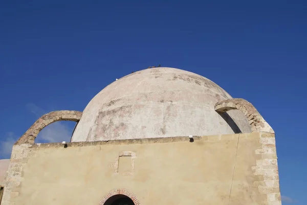 古老的奥斯曼帝国清真寺。哈尼亚在克里特岛，希腊，欧洲在禁卫清真寺 — 图库照片