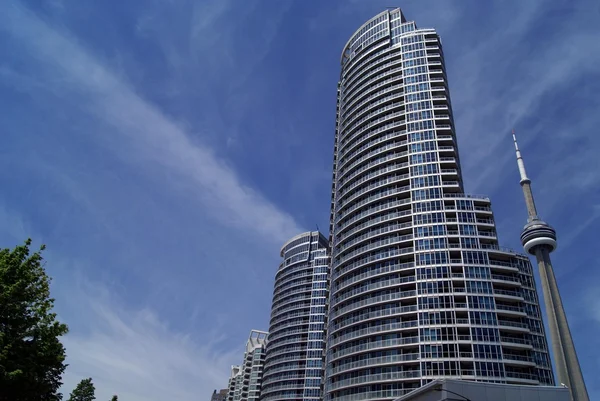 ซีเอ็น ทาวเวอร์ สกายไลน์ ตึกระฟ้าในดาวน์ทาวน์ โตรอนโต ออนตาริโอ แคนาดา — ภาพถ่ายสต็อก