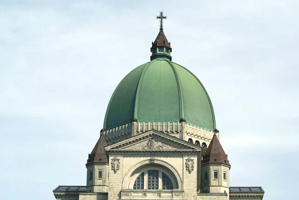 The dome of Saint Joseph's Oratory of Mount Royal in Montreal, Quebec, Canada — Stock Photo, Image