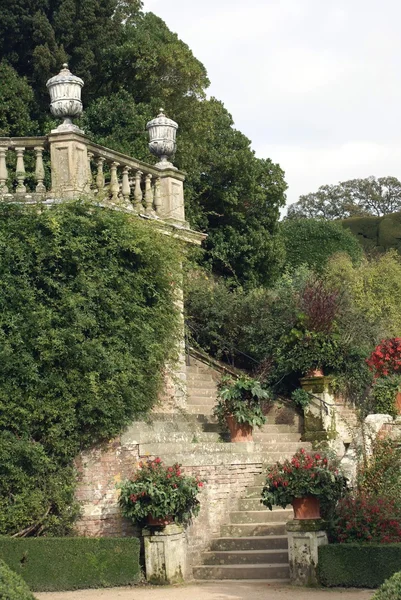 Powis Castle schodiště ve Walesu, Anglii — Stock fotografie