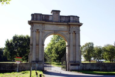 Arch. kemer ve kapısı