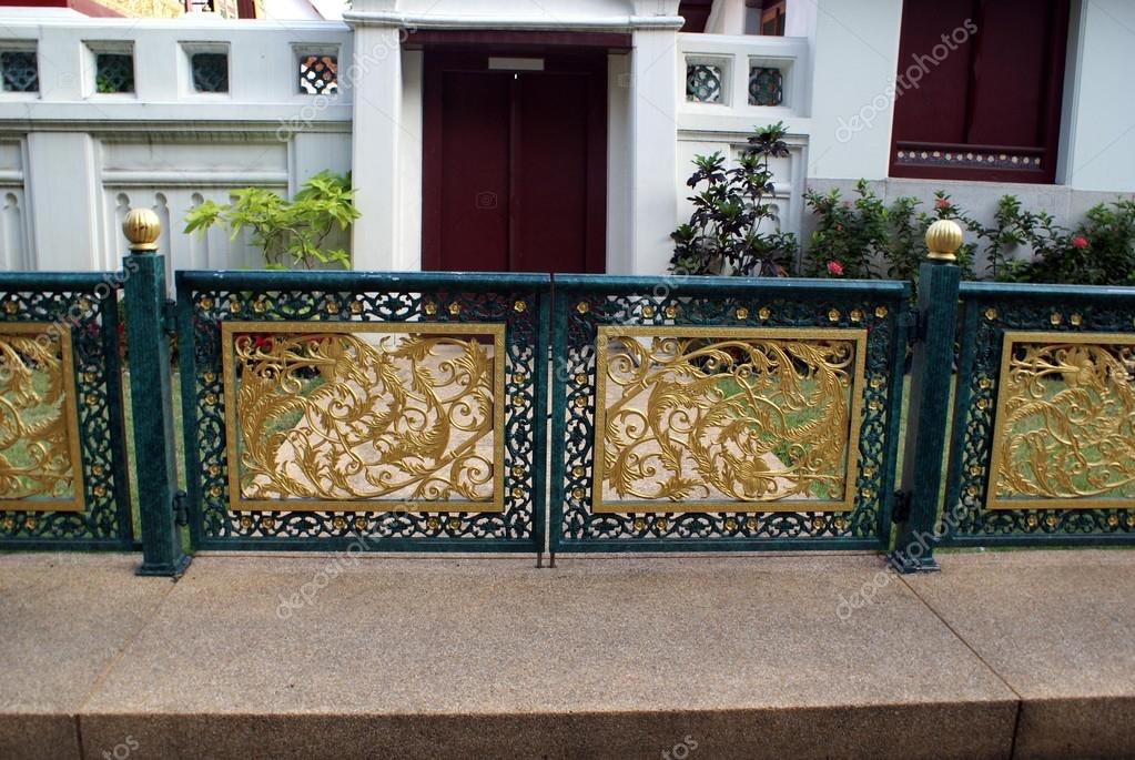 Ornamental Asian gate with railings — Stock Photo © rose4 85366000