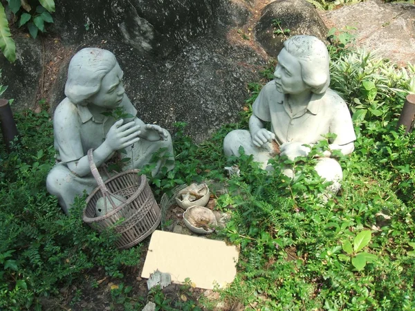 Statuen asiatischer Frauen — Stockfoto