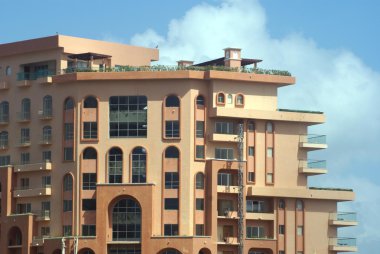 kemerli pencereler ve balkon cephe