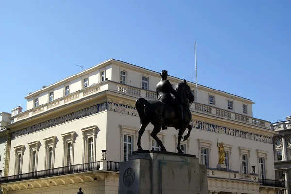 Άγαλμα του Βασιλιά Εδουάρδου ζ ' στο Waterloo Place στο Λονδίνο, Αγγλία — Φωτογραφία Αρχείου
