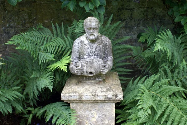 Man standbeeld fontein — Stockfoto