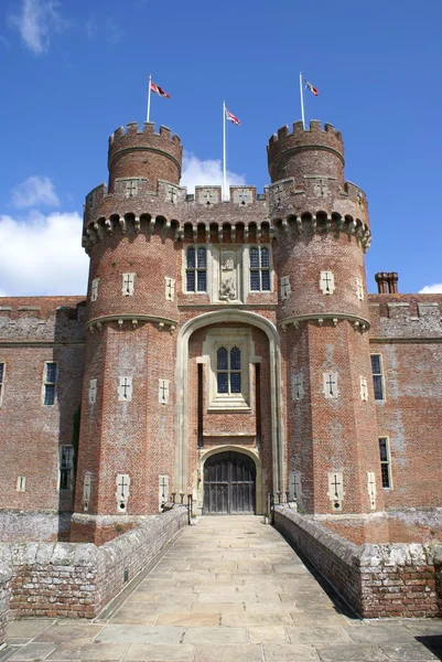 Herstmonceux castle eingang in england — Stockfoto