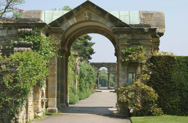 Archway no jardim do castelo de Hever em Inglaterra — Fotografia de Stock