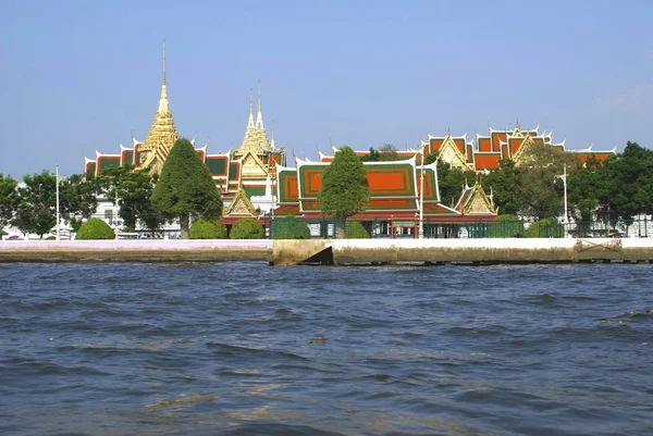 玉佛寺，湄南河滨江在曼谷，泰国，亚洲 — 图库照片