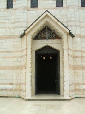 Duyuru girişinde Bazilikası. Duyuru kilise Nazareth, İsrail