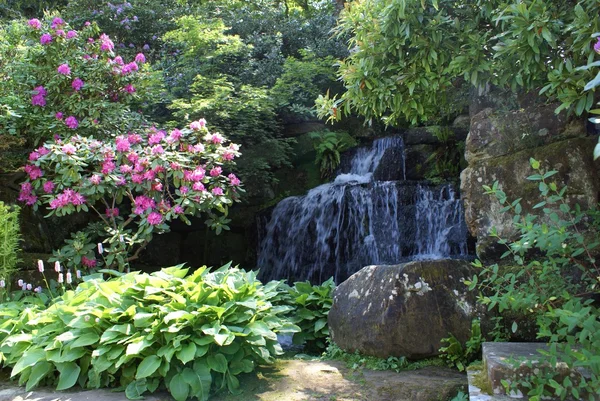 Waterfall in Hever Castle Garden, England — Stock Photo, Image