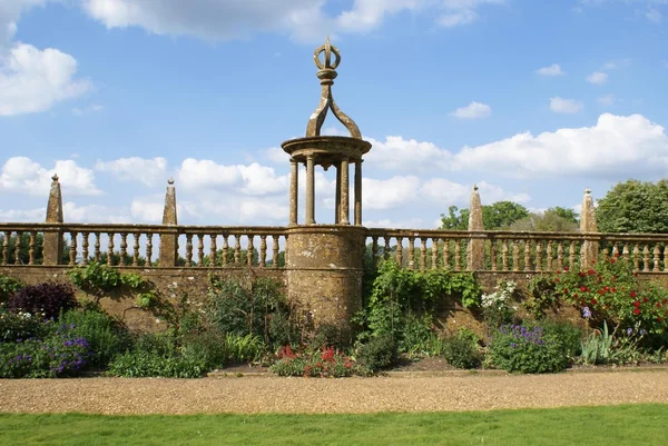 Sculptured old wall with pillars — Stock Photo, Image