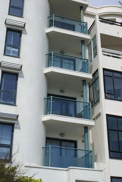 Fasad med balkong — Stockfoto