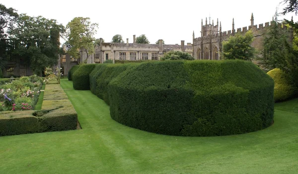 Jardim do castelo de Sudeley Fotos De Bancos De Imagens Sem Royalties