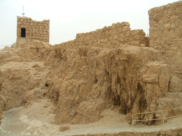 Развалины дворца "Царь Ирод", Масада в пустыне Иудеи, Израиль
