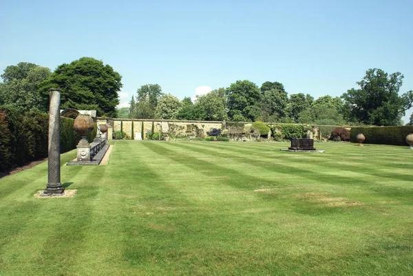 Hever Castle Italian garden in England — Stock Photo, Image