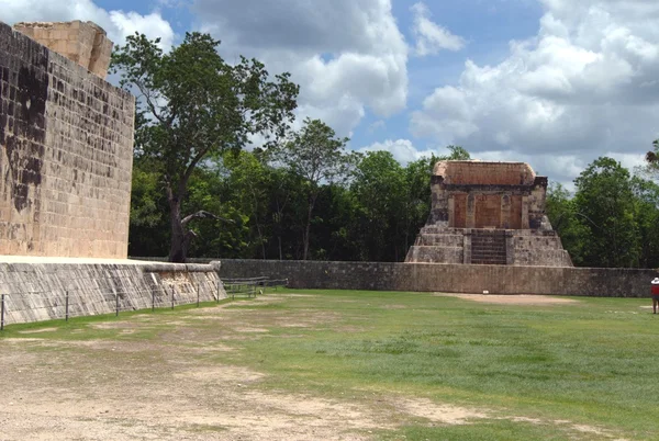 Skvělá Ballcourt v Chichén Itzá, Mexiko — Stock fotografie