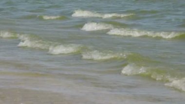 Kıyı Azak Denizi dalgalar 