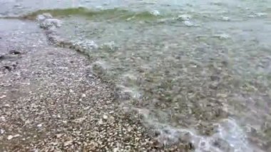 Kıyı Azak Denizi dalgalar 