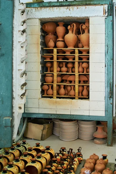 Backofen zum Trocknen von Tontöpfen — Stockfoto