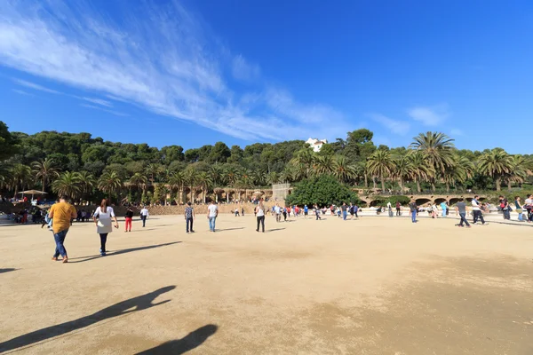 Главная терраса Park Guell в Барселоне, Испания — стоковое фото