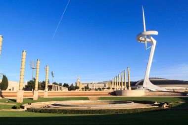 Barselona Olimpiyat Stadyumu, Olimpiyat Parkı, Placa d Europa ve Montjuic kulesini