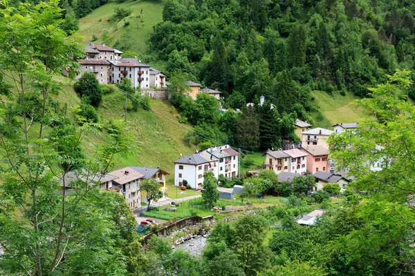 全景图的村子在意大利伦巴第大区的拉娃 — 图库照片
