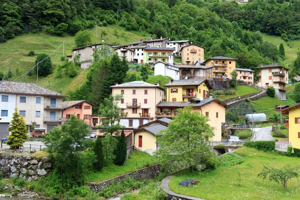 Panoráma falu Rava, Lombardia, Olaszország — Stock Fotó