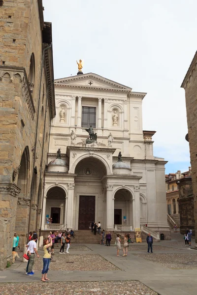 Bergamo székesegyházra és a Piazza Duomo, Citta Alta, Olaszország — Stock Fotó