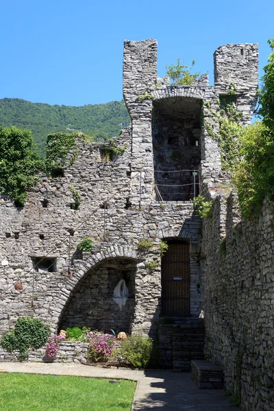 Kale Castello di Vezio Kulesi yakınındaki Varenna Lake Como, Como Gölü, Lombardiya, İtalya