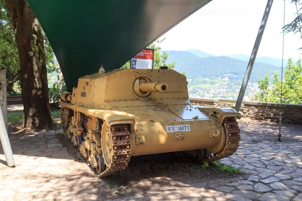 Tanque italiano M42 en un parque en Bérgamo, Italia — Foto de Stock