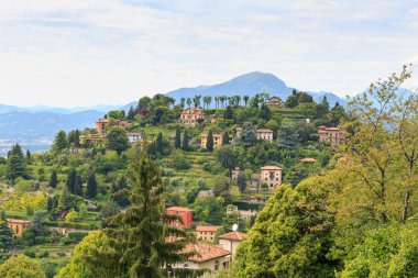 Dağ Monte Bastia panorama Bergamo, İtalya