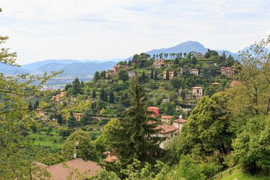 Dağ Monte Bastia panorama Bergamo, İtalya
