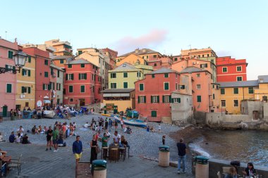 Restoran ve bar ve Akdeniz'de Boccadasse, Cenova, İtalya ile bay