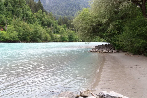 Avusturya Nın Tyrol Alpleri Nde Plaj Ormanlı River Inn — Stok fotoğraf