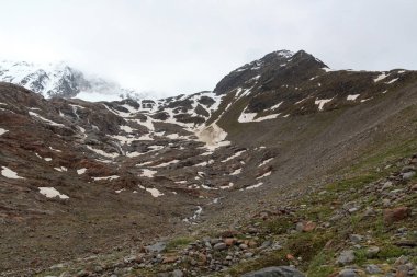 Avusturya 'nın Tyrol Alplerinde dağ kar manzarası