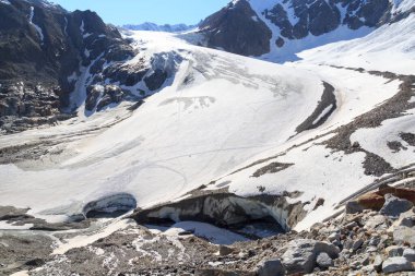 Buzul Taschachferner buzul ağızlı ve Avusturya 'nın Tyrol Alplerinde dağ kar panoramalı.