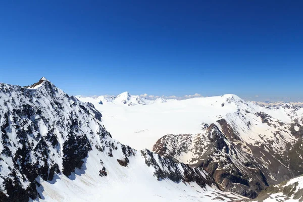 山頂から見たアルプスのメインチェーン上の山の雪のパノラマ Sexegertenspize Blue Sky Tyrol Alps Austria — ストック写真