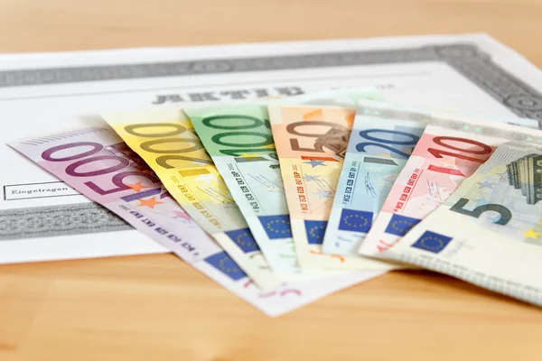 Compartir con billetes en euros —  Fotos de Stock