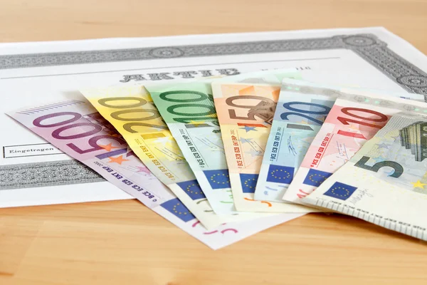 Aktie mit Euro-Banknoten — Stockfoto