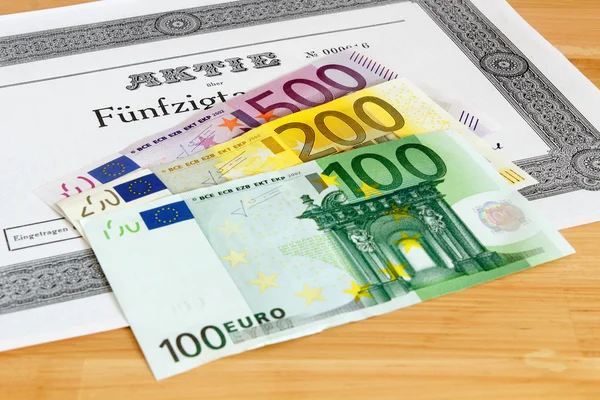 Aktie mit Euro-Banknoten — Stockfoto