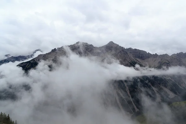 Alpes Allgauer en la niebla — Foto de Stock